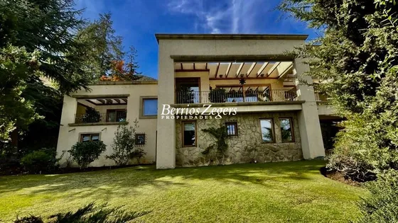 Casa En Arriendo De 5 Dorm. En Lo Barnechea