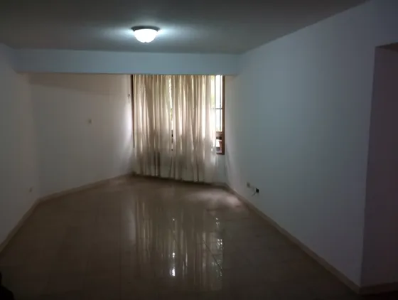 Alquiler, Apartamento De 3 Habitaciones, 3 Baños.