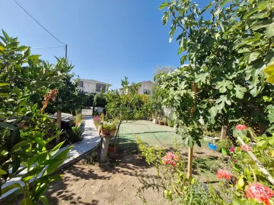 Oportunidad! Casa Con Amplio Terreno De 234 M²