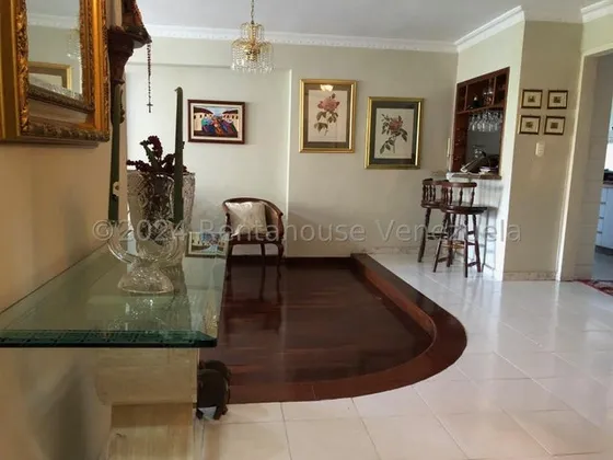 María Gonzalez 24-18543 Apartamento En Venta Sabana Larga Valencia, Cerca Del C.c Mediterránean Plaza Amplio, Cómodo, Excelente Condiciones, Planta Eléctrica Y Pozo