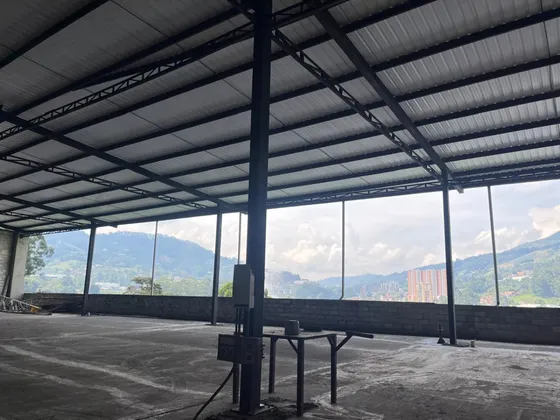 Gran Bodega En La Variante De Caldas, Amplia Y Iluminada (segundo Piso) Código 28