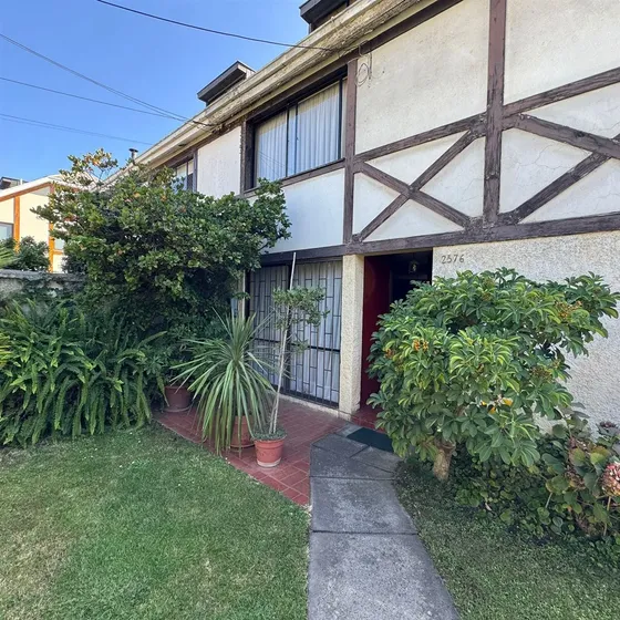 Casa En Venta De 4 Dorm. En Vitacura
