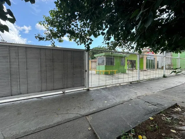 Solo Clientes Se Alquila Local Comercial De 800 M² En Urb. El Viñedo, Calle Los Cafés