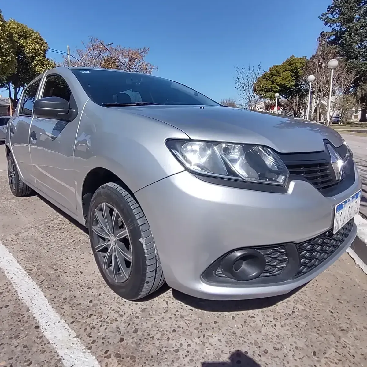Renault Sandero 1.6 Authentique 90hp Domestic