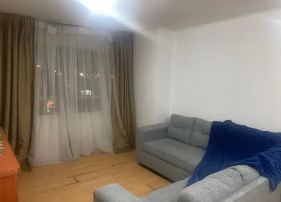 Departamento Con Comedor Y Living Amplios, Con Estacionamien