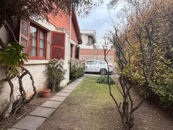 Casa En Venta De 4 Dorm. En Macul