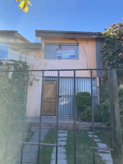 Excelente Casa 2 Pisos, 3 Habitaciones, Patio, Estac.