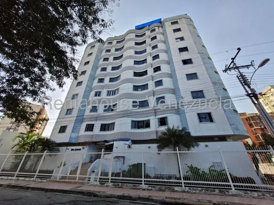 Apartamento En Venta En La Urbanizacion Los Caobos Residencias Queen  Maracay Rah 25-14803 Meglisf   