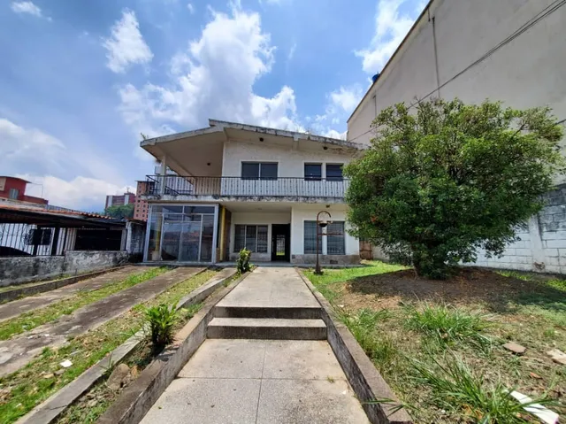 Casa En Venta A Pie De Calle En La Av Ferrero Tamayo , Ideal Praa Uso Comercial Y Residencial 