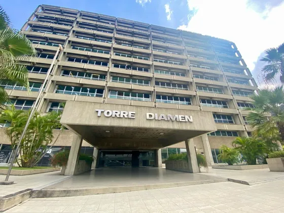 Funcional Oficina Tabicada Edificio Inmejorable Ubicacion Chuao