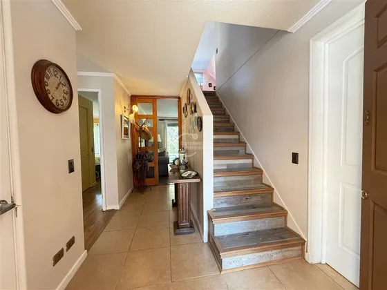 Casa En Venta De 5 Dorm. En Lo Barnechea 