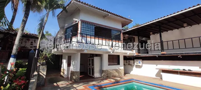 Maribel Morillo Asesor Inmobiliario De Rentahouse Vende Casa Colonial De Uso Comercial,  Con 1.800m2 De Terreno Con Piscina, Parrillera, Churuata, 2 Apartamento, Ubicado En El Manzano  Lara