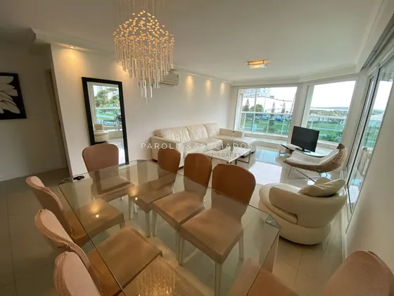 Departamento En Venta De 3 Dormitorios En Casino Tower, Punta Del Este