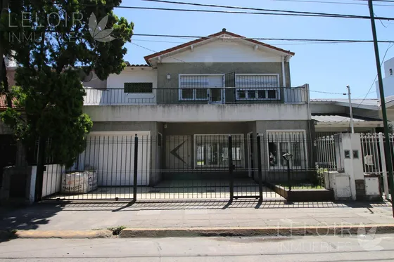 Casa En Venta 4 Amb En Ituzaingo Norte