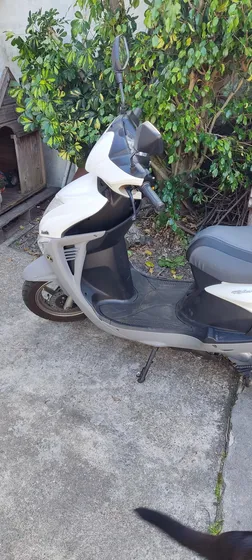 Scooter Zanella 125 Rt Color Blanco Impecable Automática