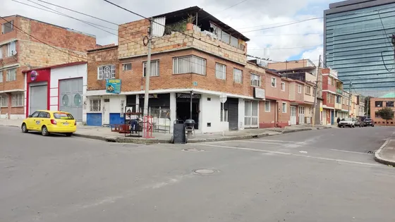 Julio Florez Casalote Venta Estratégica 7 Av Principales Esquinero