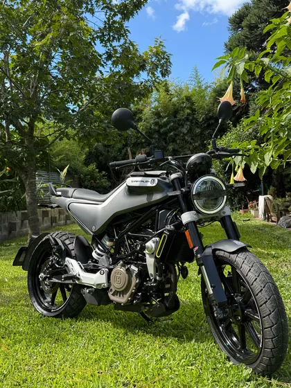 Husqvarna Svartpilen 200