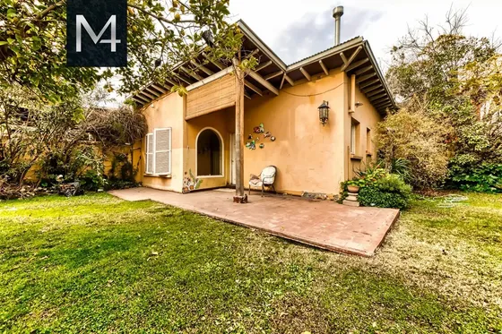 Casa En Venta De 5 Dorm. En Ñuñoa