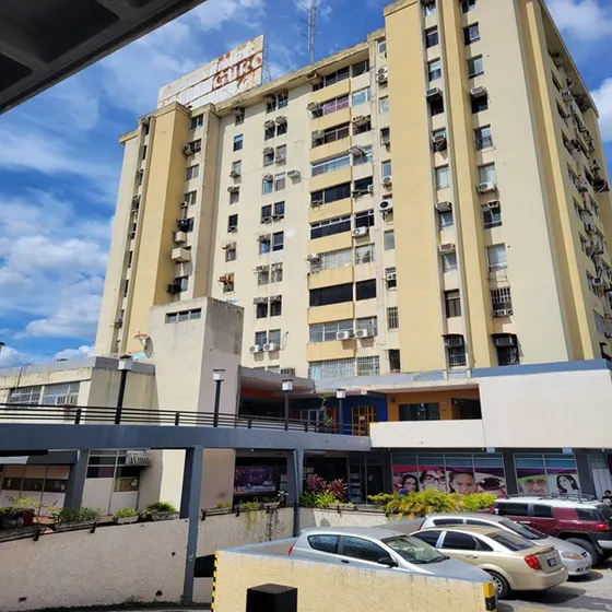 Local En Torre Valencia. Av. Bolivar Norte. Pll-376