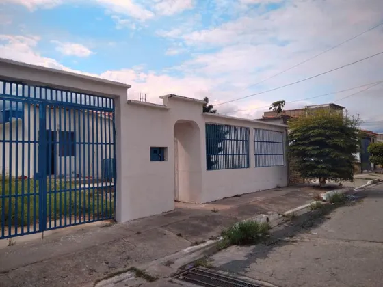 Casa En Amplio Terreno