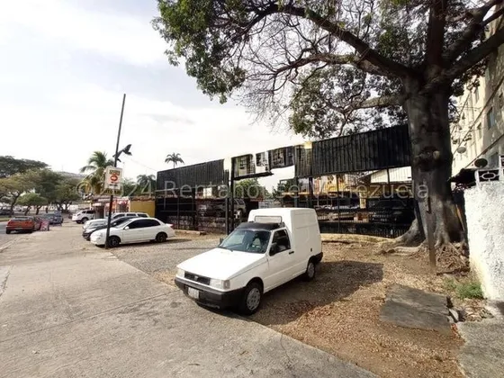 Jv Vende ¡inicia Tu Proyecto Empresarial Con El Pie Derecho! Este Galpon Cuenta Con Todos Los Servicios Necesarios Para Que Tu Negocio Funcione Sin Contratiempos. 24-28476  Jun11