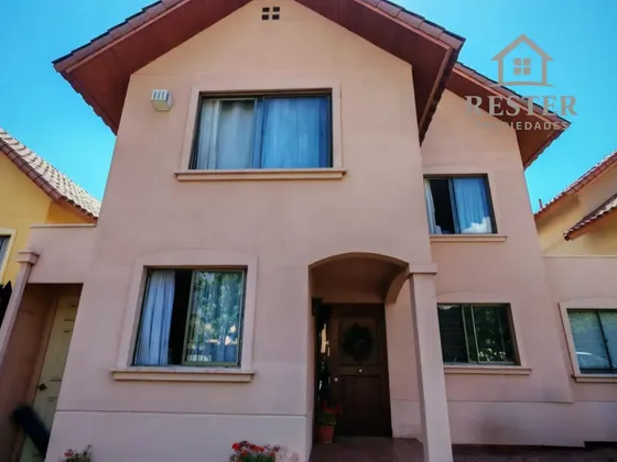 Casa, 3 Pisos, 4d, 3b, Con Piscina Y Gran Patio En Peñalolén