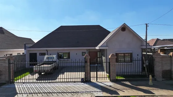 Casa En Venta De 3 Dorm. En Talca