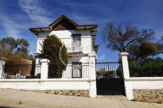 2 Pisos, 7 Dorm. Con Gran Patio En Valparaíso
