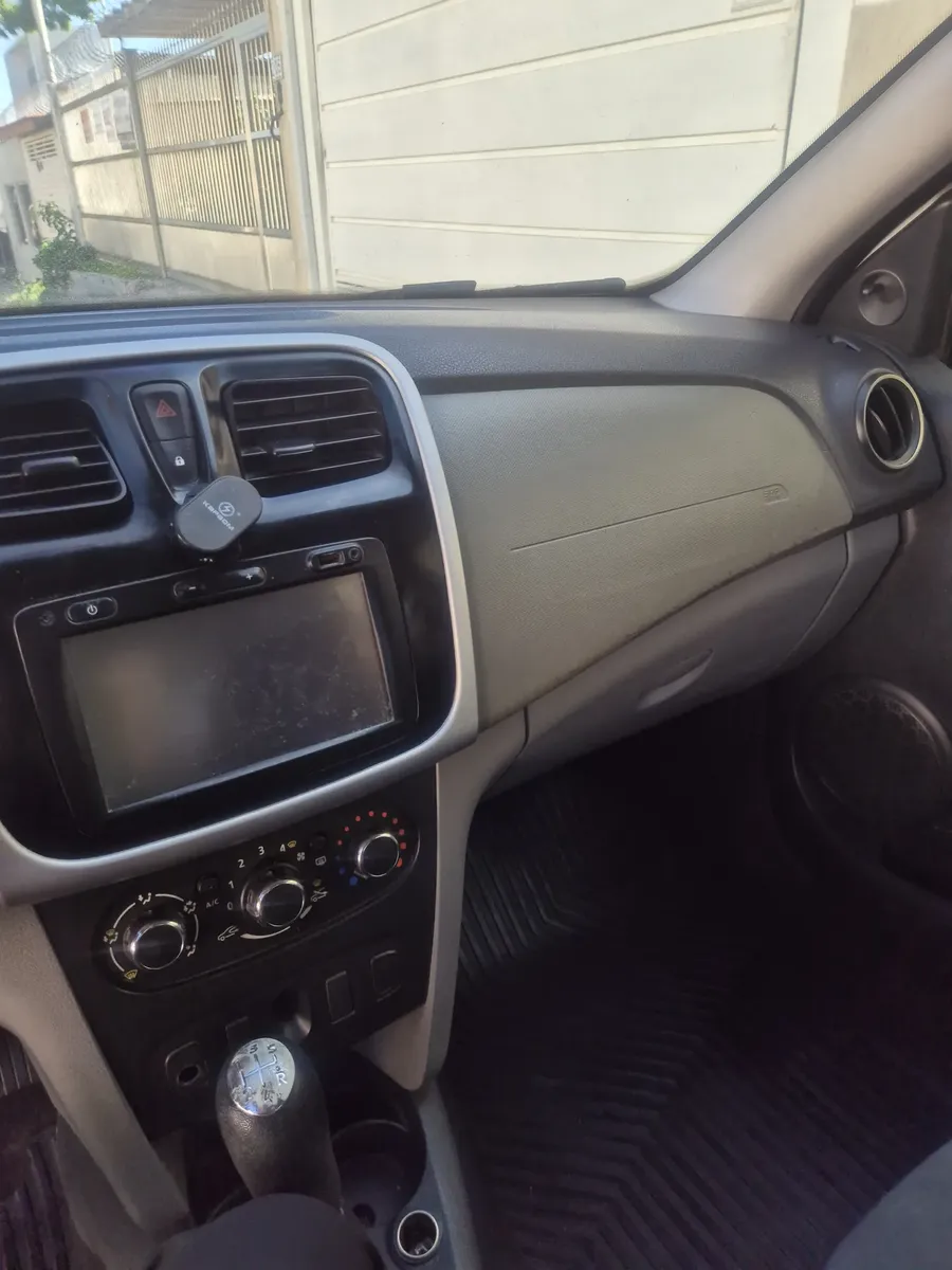 Renault Logan 2017 1.6 Expression Hi-power 4p — foto 7