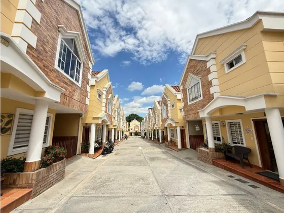 Casa Esquinera En Venta Cañaveral Country