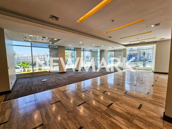 Impecable Y Amplio Local Comercial En Las Condes