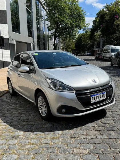 Peugeot 208 1.6 Allure
