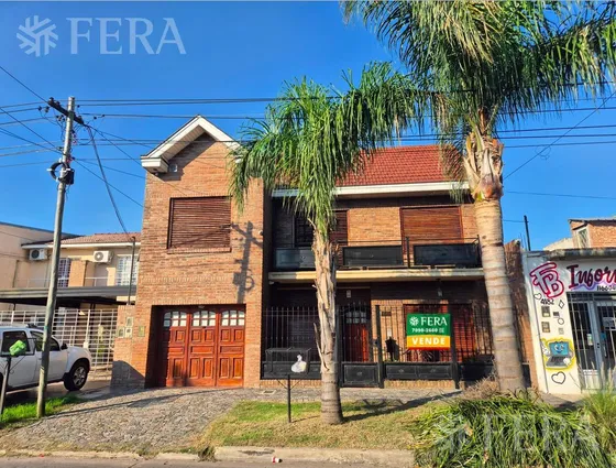 Venta De Casa 4 Ambientes Con Cochera En  Ezpeleta