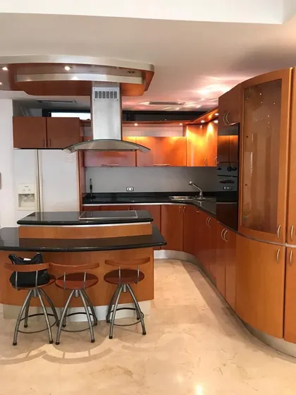 Alquiler De Lindo Apartamento En Valle Arriba