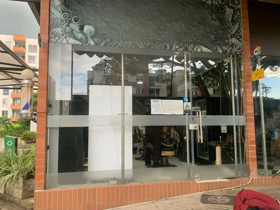 Local Esquinero En Venta Muy Bien Acreditado Precio Negociable