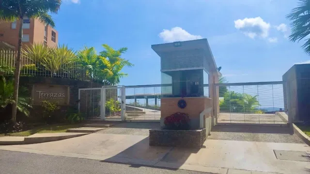 Apartamento Alto Hatillo 122 M2, 2 Hab + Conv. 2 1/2 Baños Y 3 P/e Acropolis