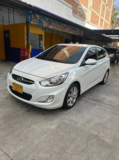 Hyundai Accent 1.6l 5 P