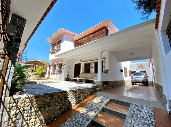 Se Vende Casa Quinta En Urbanización Las Chimeneas, Valencia - Maritza Lopez - Solo Clientes