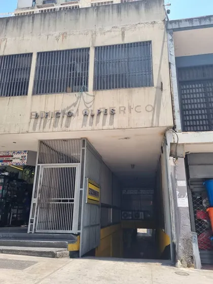 Se Vende Comodo Apartamento En Avenida Universidad La Candelaria Centro. Jp