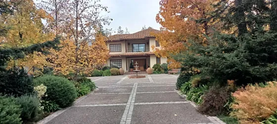 Casa Estilo Chileno Colonial En Condominio Consolidado