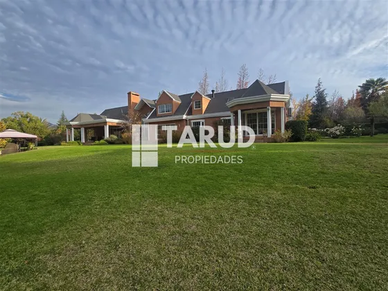 Increíble Casa En Arriendo, En Condominio Nogales Machalí
