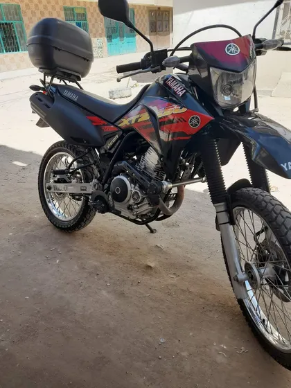Se Vende Yamaha Xtz 250 Color Rojo Negra Con Llantas Con Dos