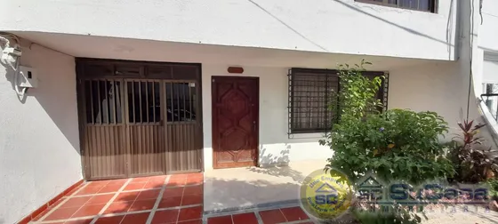 Casa Amplia Con Excelente Ubicación Cod. 11929