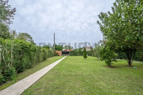 Venta Casa Con Amplio Parque 2 Ambientes En Los Naranjos, General Rodríguez