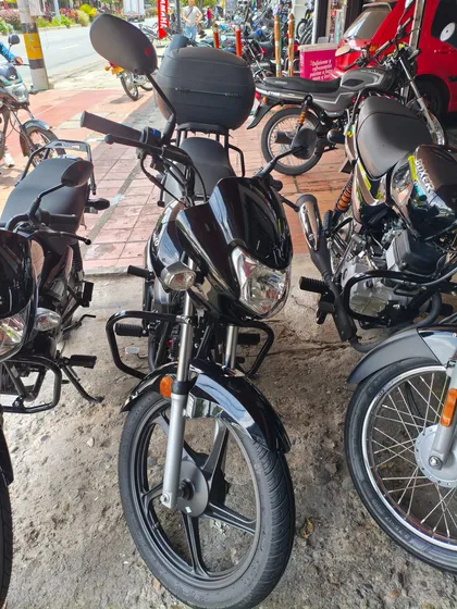 Hero Eco Deluxe  Medelo 2024 4.900 Km Tecnomecanica Febrero