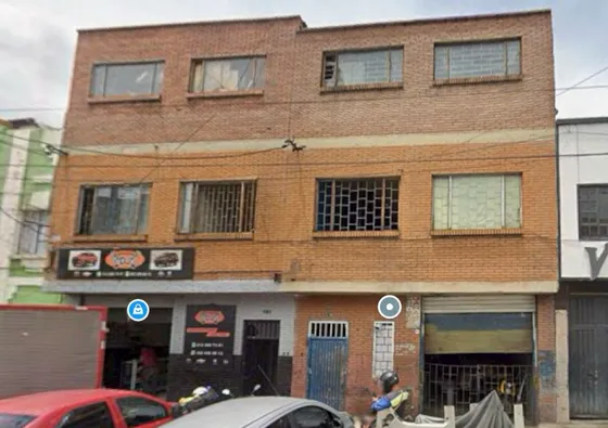 Bodega De 3 Pisos 837 M² En Los Martires ¡gran Oportunidad!