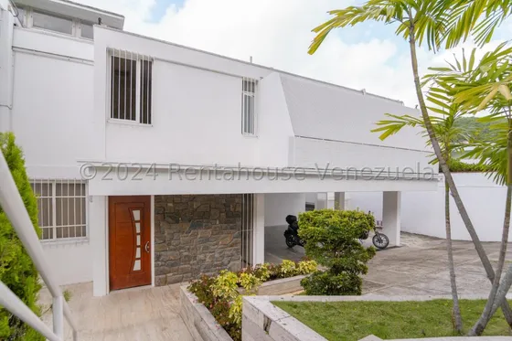 LG Vendo Casa De 3 Niveles De Lujo En Calle Cerrada Urb. Prados Del Este Moderna Recién Remodelada