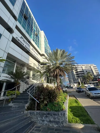 Oficina En Venta Lechería C C E Palm Beach