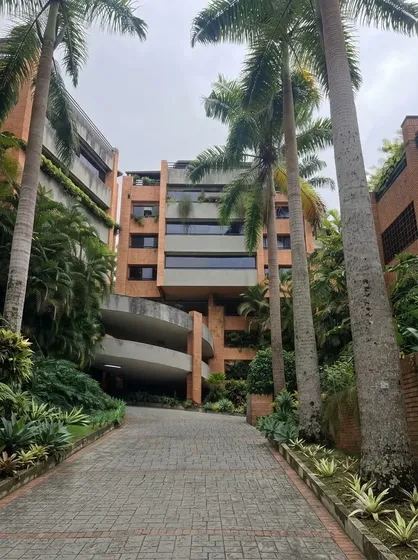 Espectacular Apartamento En La Lagunita Con Excelente Distribución Y Acabados De Lujo.