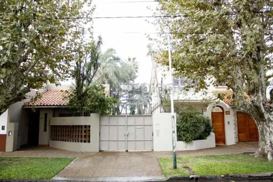 Venta Casa 4 Dormitorios Banfield Con Cochera
